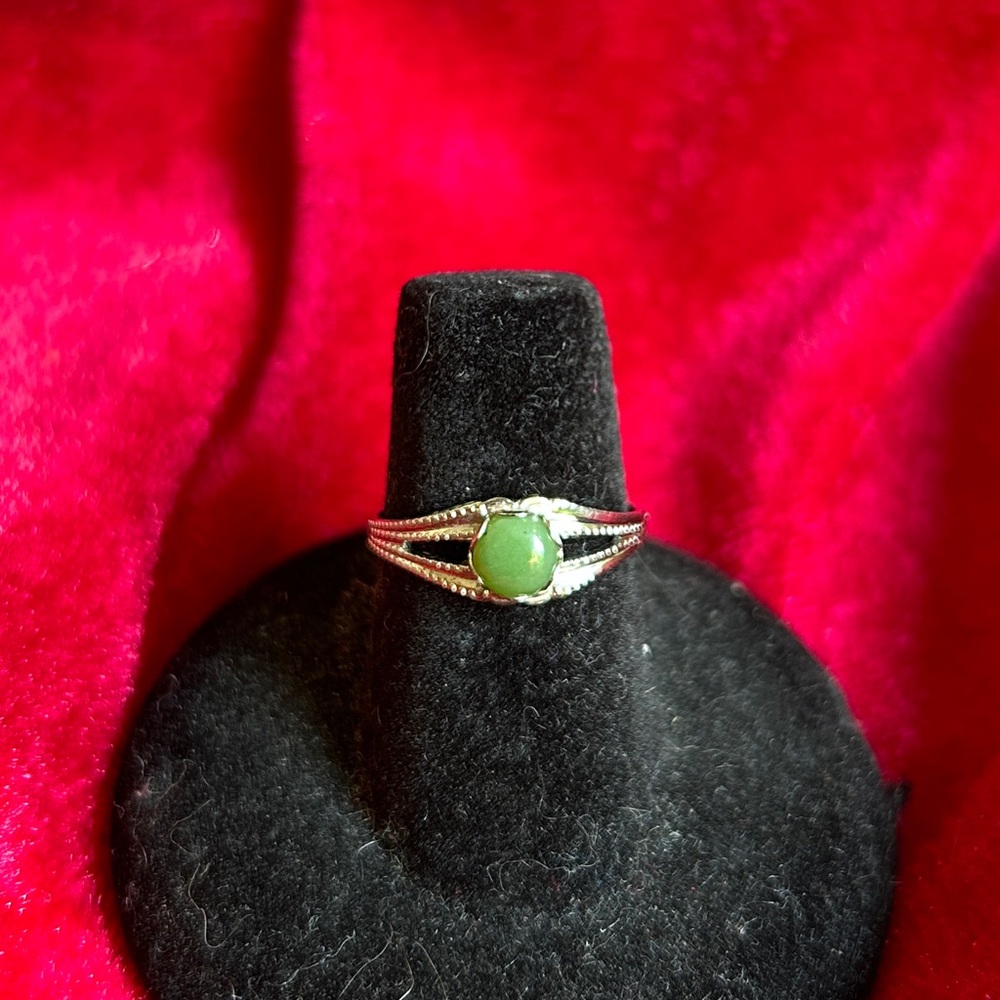 Size 6.5 VINTAGE STERLING SILVER JADE RING